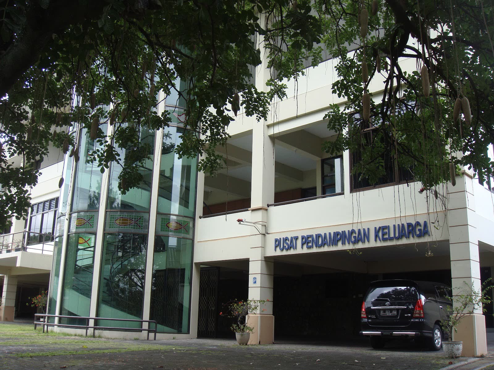 Gedung Pusat Pendampingan Keluarga di Jl. Guntur 20, Semarang.
